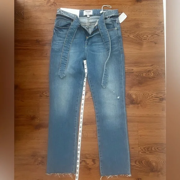 NWT Frame Le High Straight Tie Waist Raw Hem
Jeans Size 25 - Picture 13 of 15